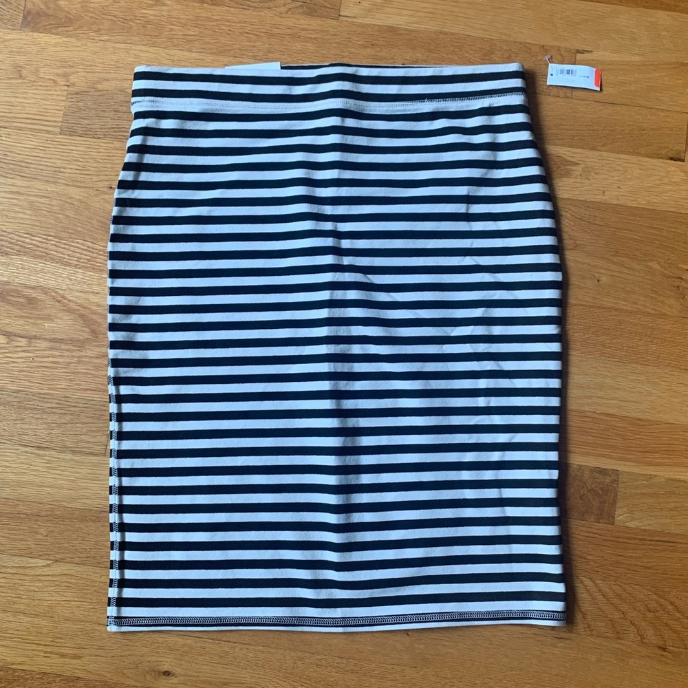 Brand new Old Navy pencil skirt - Black/White